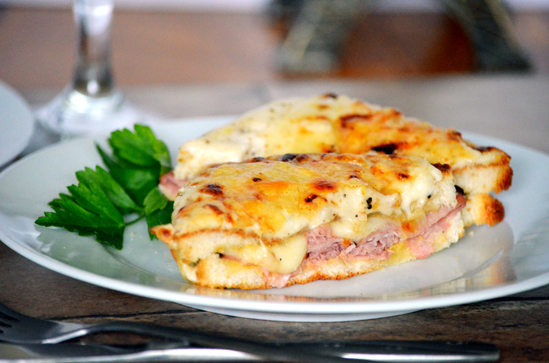 Toaster Croque Monsieur ham and cheese sandwich) in minutes
